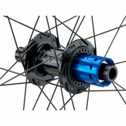 Tune TSR22 Disc Center Lock 28" Laufradsatz Modell 2021 10 Tune TSR22 Disc Center Lock 28" Laufradsatz Modell 2021 -Dynamo Rad Verkäufe 388791